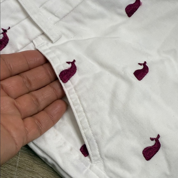 TELLURIDE Clothing Co Size 6 Stylish White Shorts with Maroon Whale Design - Picture 7 of 9